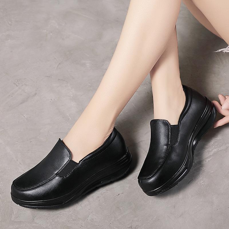 2023 Women's Plus Size Casual White Nurse Shoes for Outdoor Travel and Sports