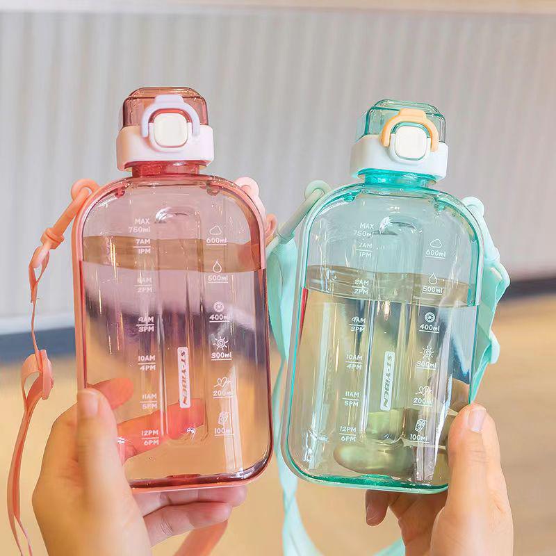 Yiben Muxin Women's Portable Large Capacity Plastic Water Bottle - Durable, Stylish, and Anti-Fall Design.