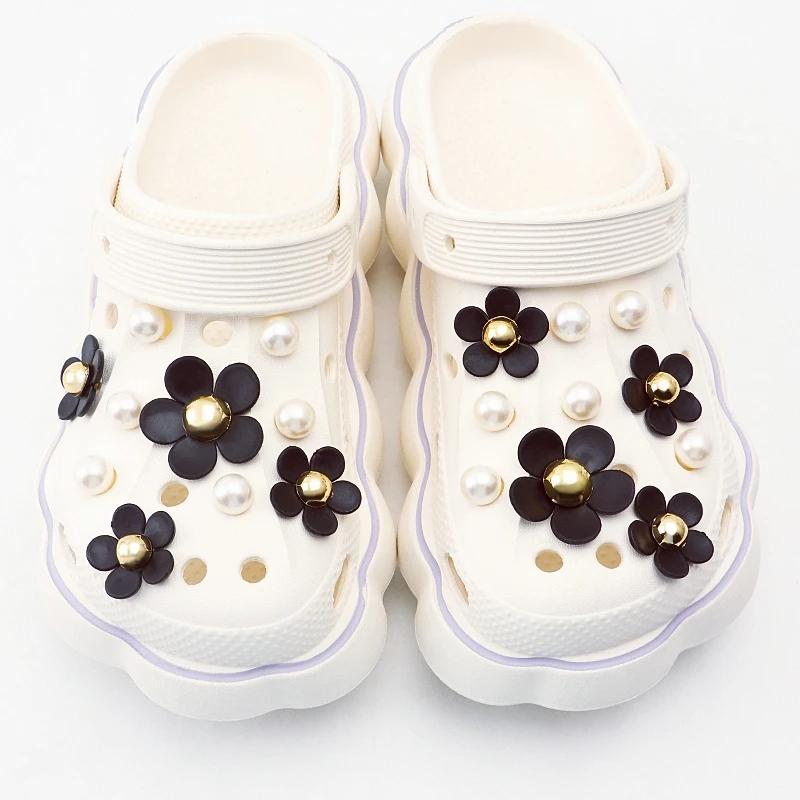 Schuhanhänger & Kettensets Perlenanhänger Luxuriöse Perlen Schwarze Blumen Schuhanhänger Kinder Damen Lochschuhe Zubehör 1Set