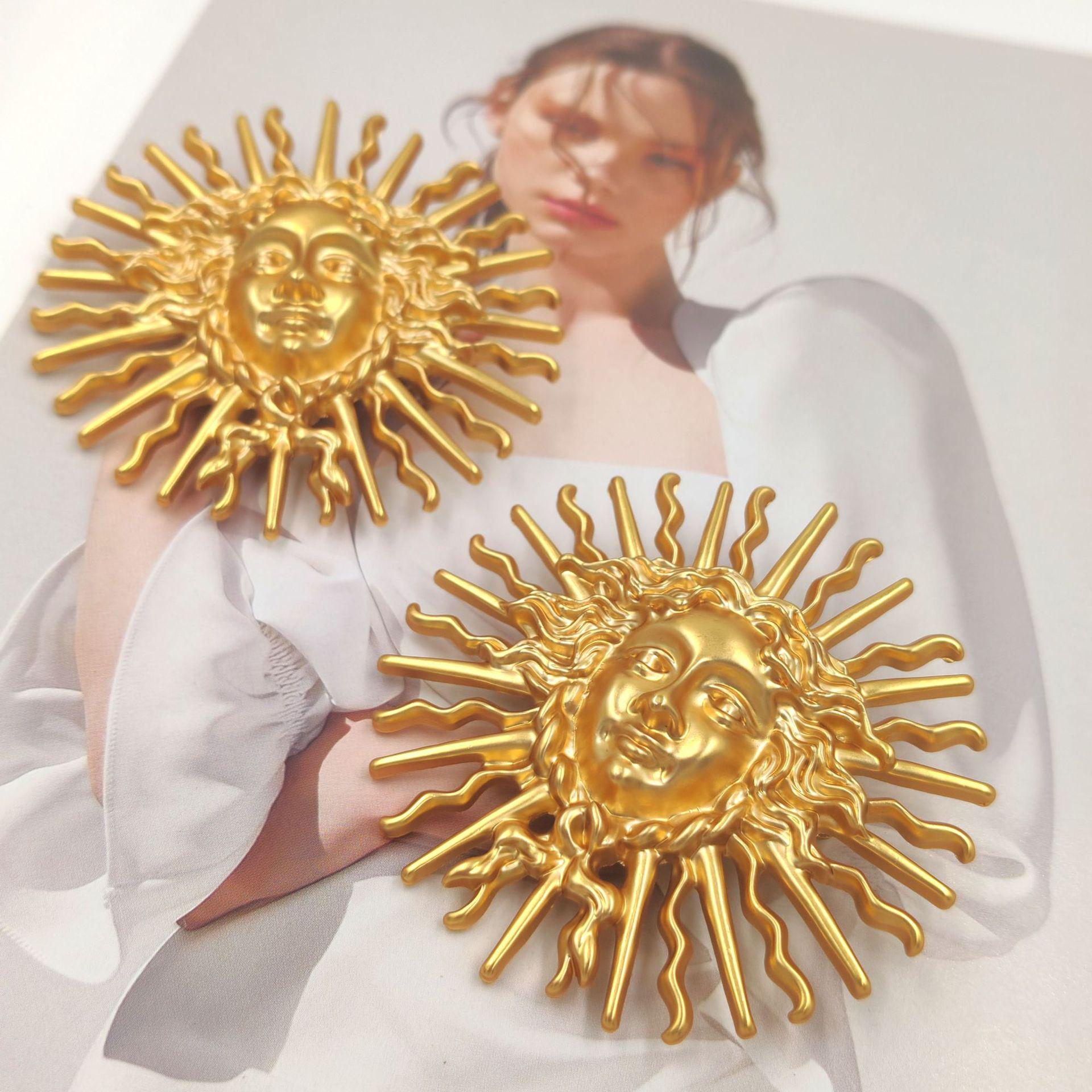 Retro European Vintage Sun Goddess Embossed Formal Coat with Metal Brooch