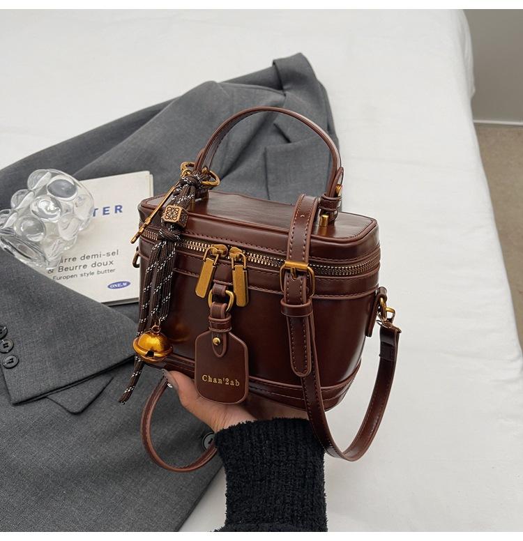 Autumn and Winter Retro Portable Small Square Bag Box Bag Fashion Shoulder Crossbody Niche Commuter Women's Bag Versatile