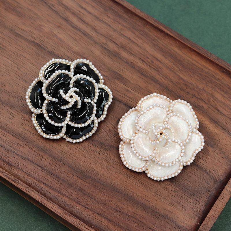 Amash Retro Pearl Camellia Brooch Temperament Elegant High-end Brooch Pin Coat Accessories Women