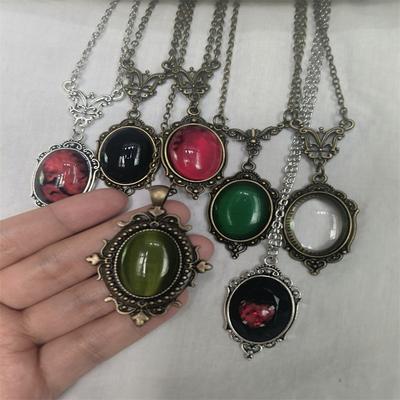 Colar de Cristal de Quartzo Verde Vintage Colar de Metal Antigo Imitado Para Mulheres Acessórios de Joias de Bruxa Embossados de Vampiro
