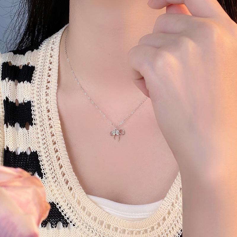Exquisite Bow Necklace for Women with Advanced Design Sense, New Light Luxury Collar Chain