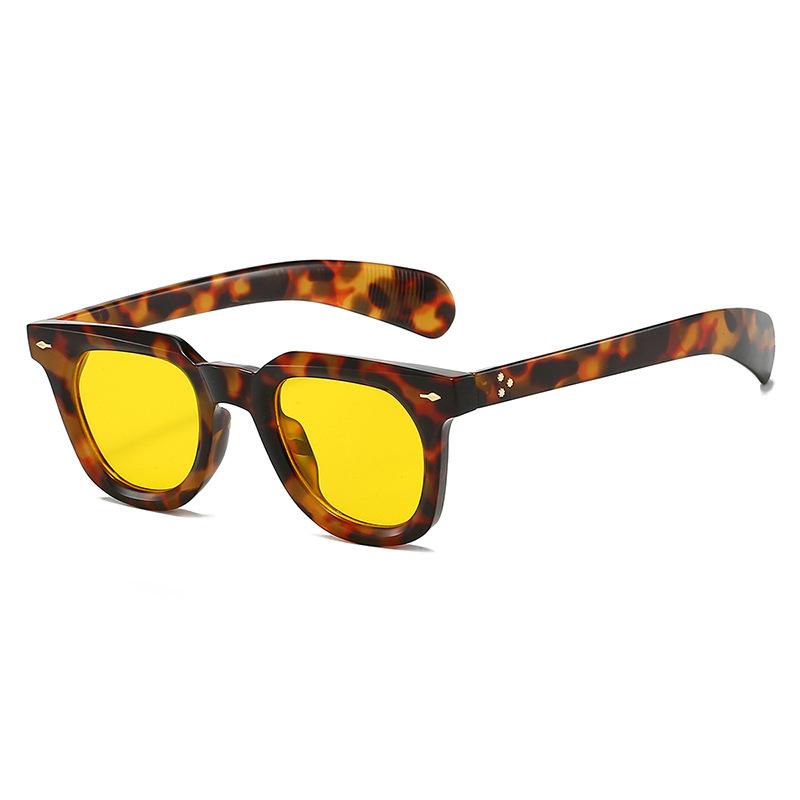 

Classic Rivet Arrow Luxury Brand Designer Square Sunglasses Women For Men Popular Retro Punk Outdoor Driving Sun Glasses UV400 As The Picture