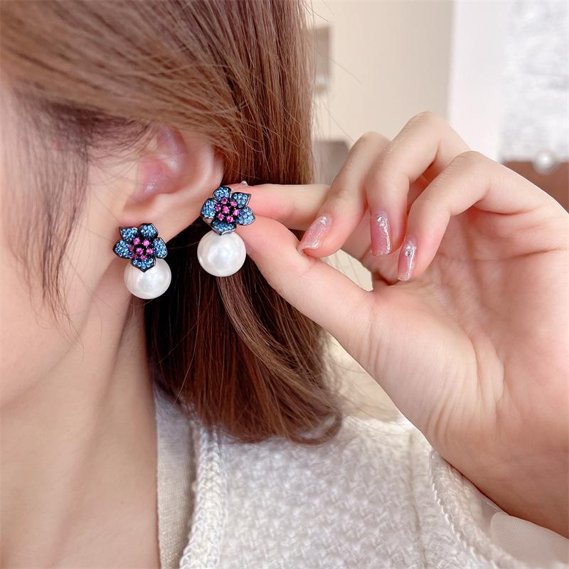 Evropa a Amerika Pop Flower Pearl Visací náušnice Dlouhý temperament křišťálové náušnice Šperky Sladké prohlášení Náušnice