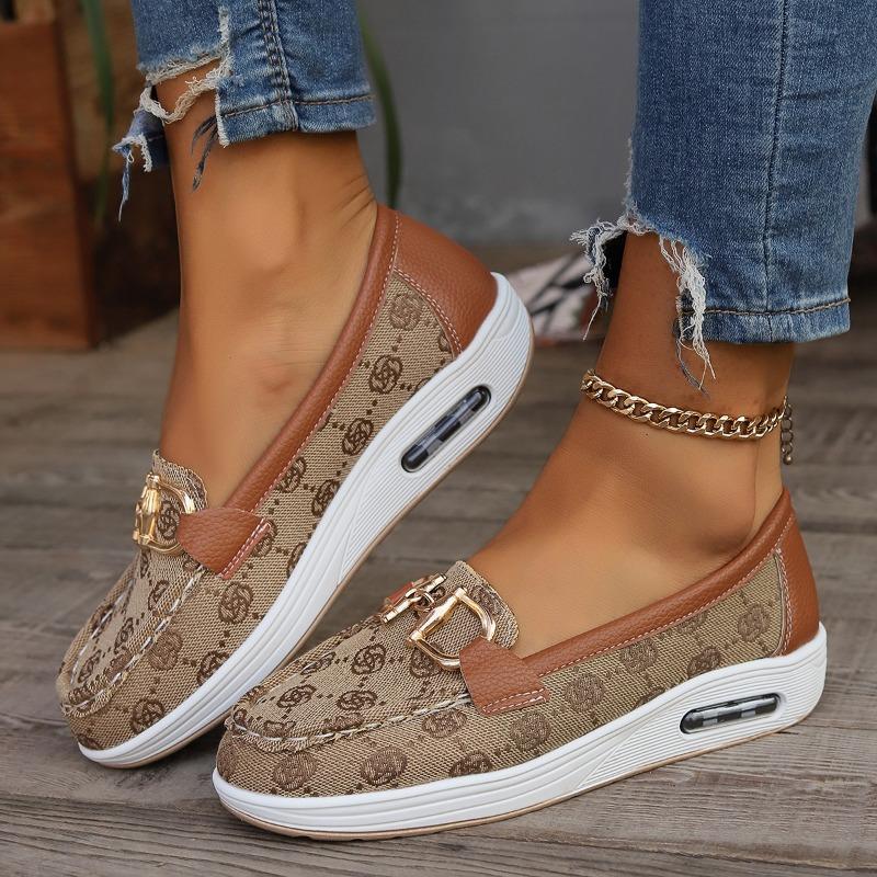 New Autumn Women Trend Retro Designer Flat Shoes Women Fashionable Round Toe Metal Decoration Casual Shoes Zapatos De Mujer