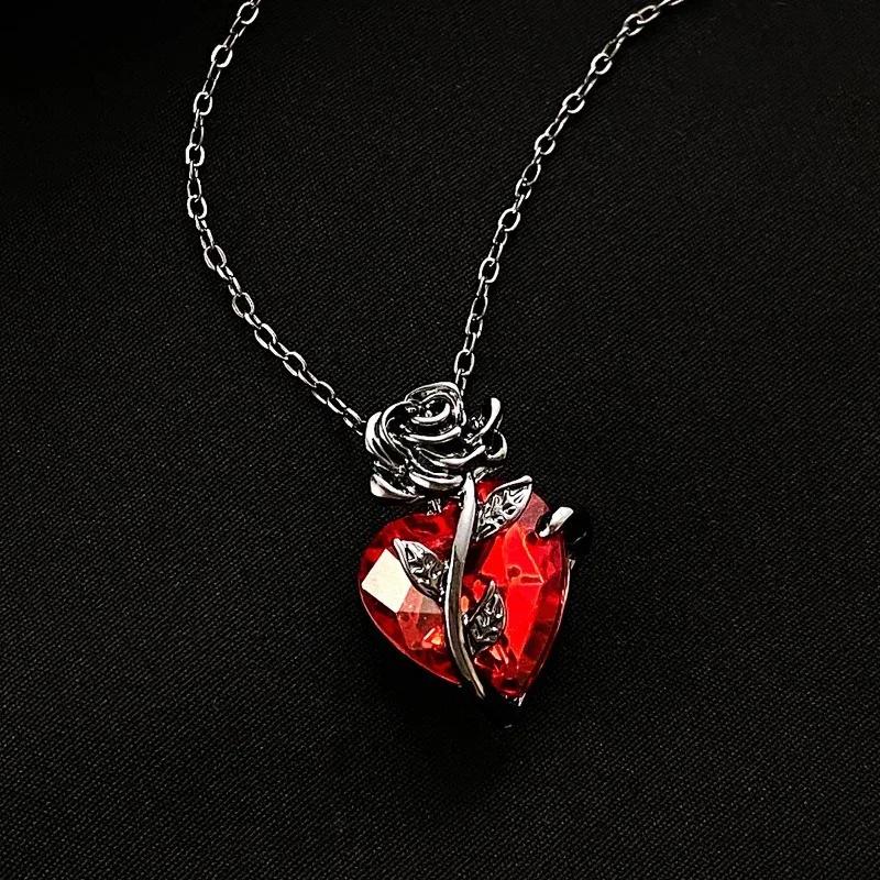 Love Rose Pendant Necklaces Gothic Dark Wrapped Flower Heart Shaped Female Clavicle Chain Valentine's Day Jewelry