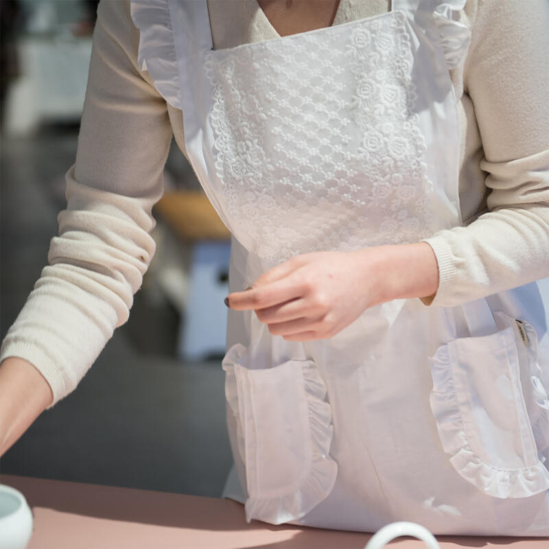 Lace Frill One-Piece Apron (2 Colors) white