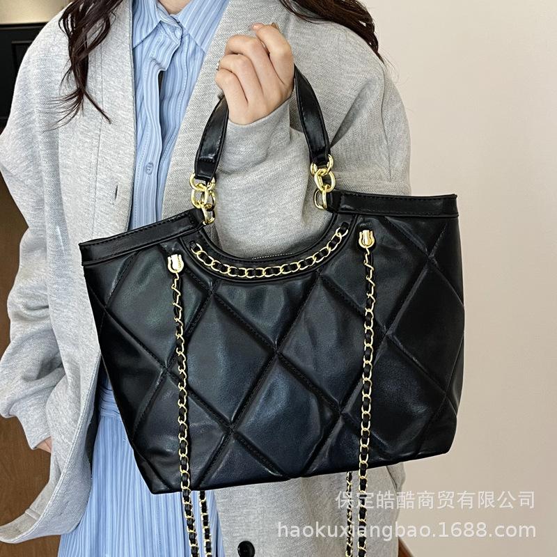 This year's popular bag women's bag 2025 new niche diamond chain bag texture popular commuter shoulder messenger bag