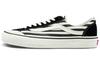 Style 36 Black/White VN0A3ZCJ257