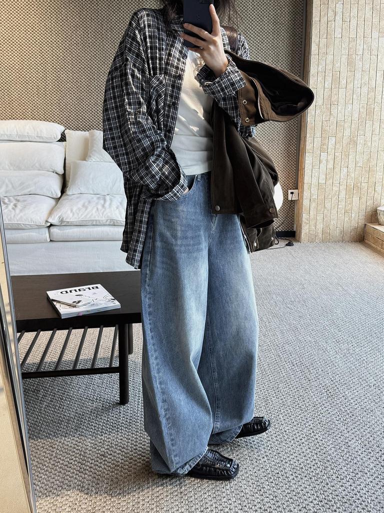 Louvre Spring Korean Retro Distressed Curved-Leg Jeans for Women