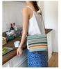 Herbst & Winter 2025 Regenbogenfarben gestreifte Stroh geflochtene Schultertasche - Minimalistische Damen Strand Eimertasche