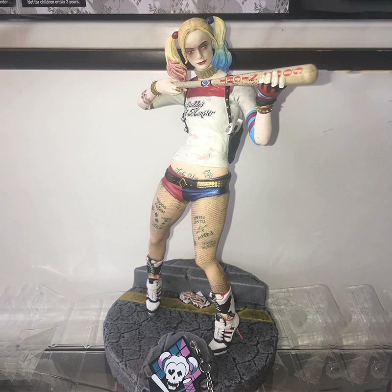 NECA DC Movie Classic Harley Quinn & Joker Figure Ornament