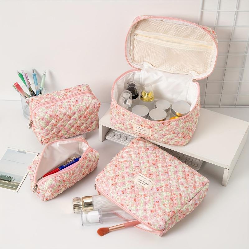 Floral Quilt Design Cosmetic Bags for Women Stylish Travel Organizer Pouches with Zipper Closure Perfect for Makeup Essentials