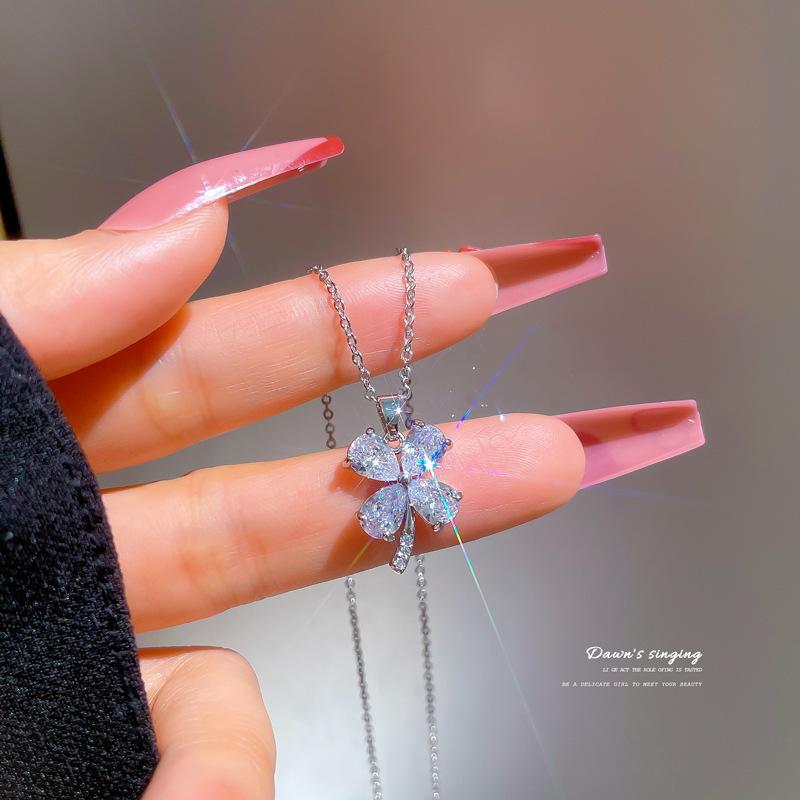 Titanium Steel Light Luxury Micro-Inlaid Real Gold Full Diamond Grass Necklace Women'S New Collarbone Chain Light Luxury Niche Design Sense