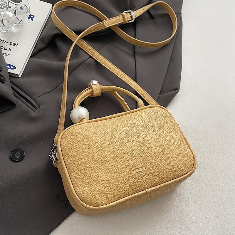 

Spring and summer hot sale Korean version of simple niche design portable pillow bag fashionable commuter versatile high sense messenger bag women