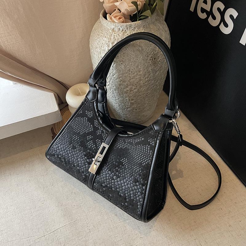 Simple retro shoulder bag women's new daily commuting niche design portable underarm messenger bag