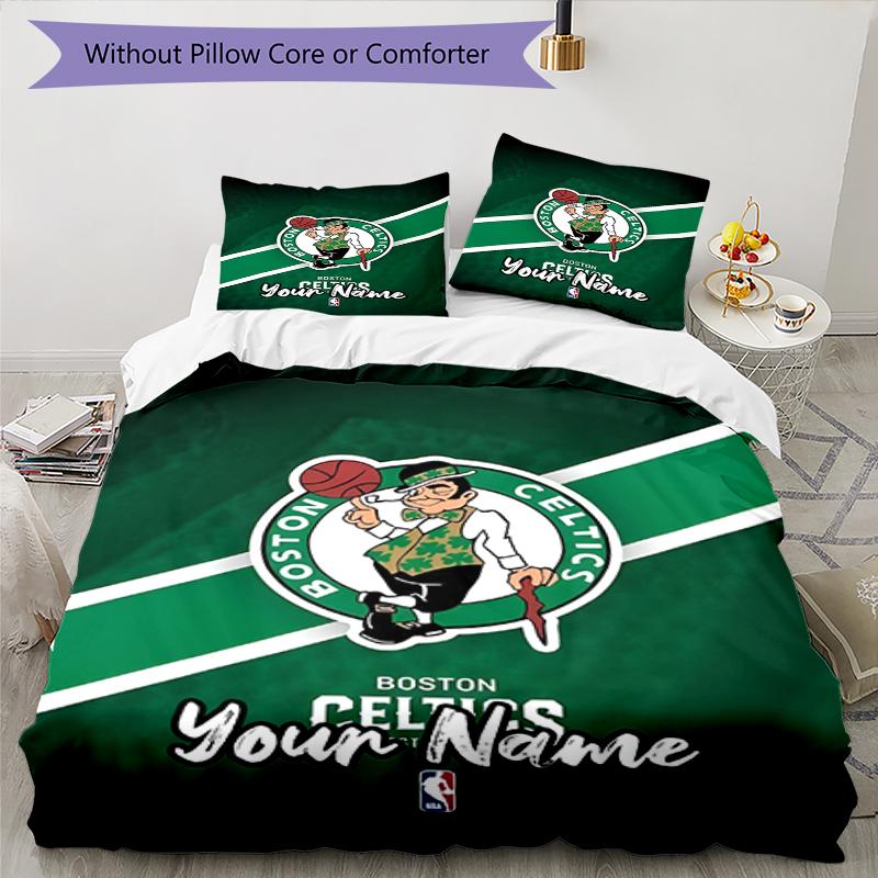 3-teiliges personalisiertes Boston Celtics Bettwäsche-Set mit individuellem Namen. Verschluss der Bettdecke. Enthält 1 Bettbezug & 2 Kissenbezüge. Weich und bequem für alle Jahreszeiten.