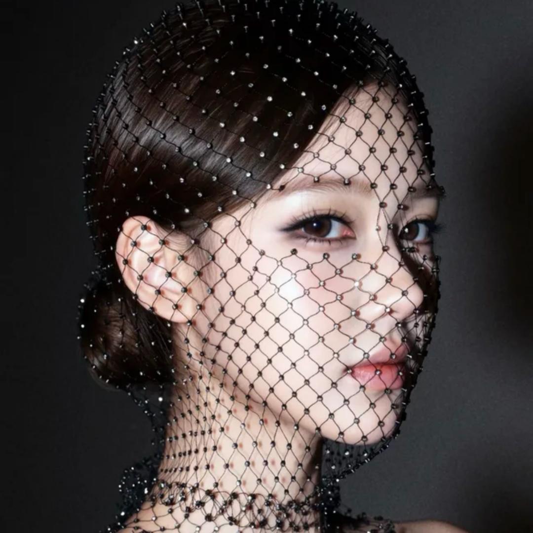 

Rhinestone Fishnet Face Veil, High-End Photo Prop, Stylish & Creative Grid Sparkly Headpiece Head Veil Accessory
