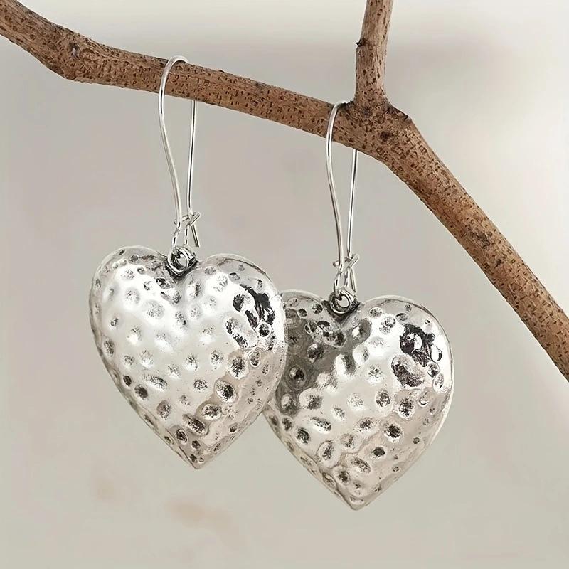 1 Pair of Stylish Heart Earrings, Vintage Fashion, Creative Design