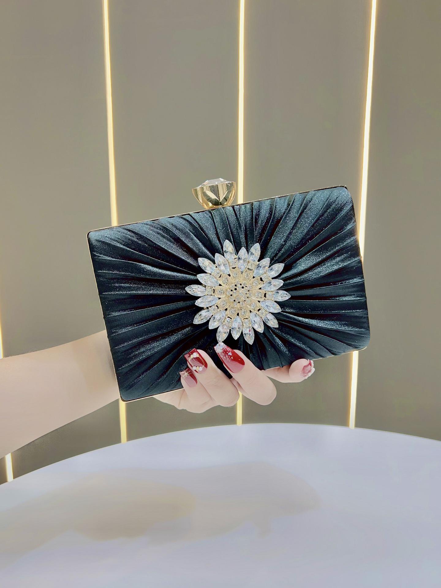 

Элегантный женский шелковый вечерний клатч - Идеально подходит для банкетов и официальных мероприятий