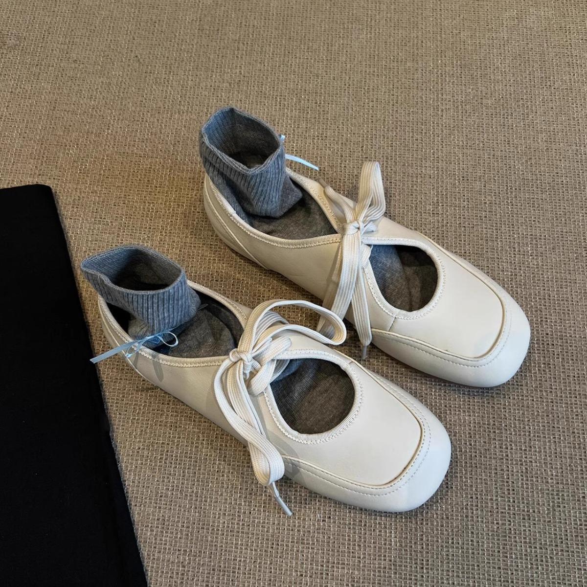 

Модная сочетающаяся маленькая белая обувь женская полая шнуровка одинарная обувь винтажная квадратный носок плоская удобная обувь Мэри Джейн 40 белый