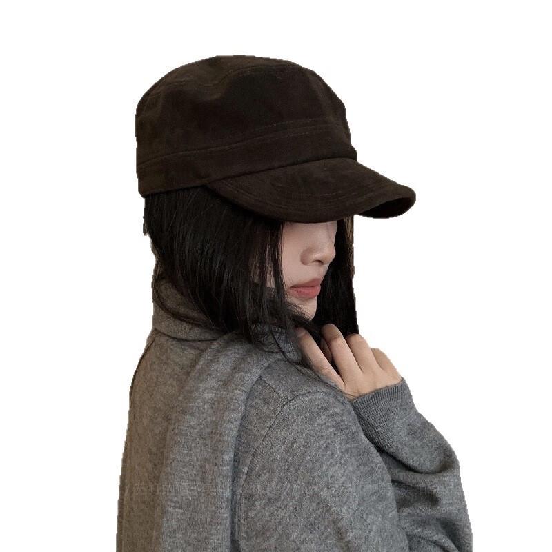 Женская замшевая кепка-жокей с плоским верхом