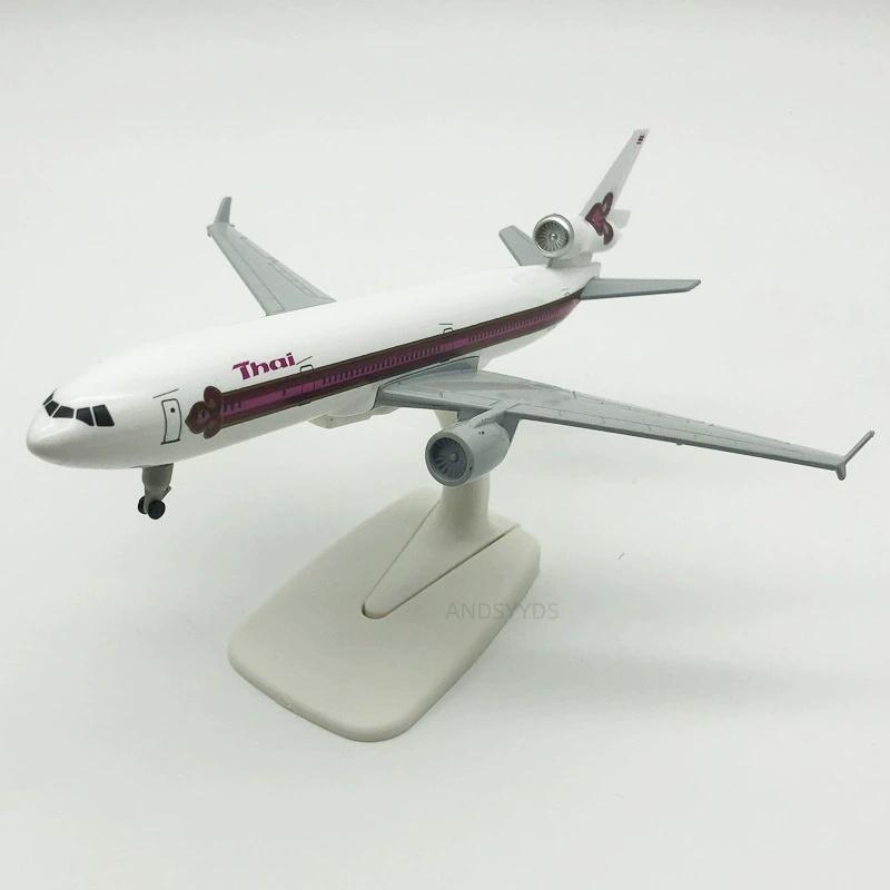 Collection Model 20cm Thai MD-11 Airways Aircraft Diecast MD11 Metal Alloy 1/400 Scale Plane Aviation Ornament W Airplane Stand
