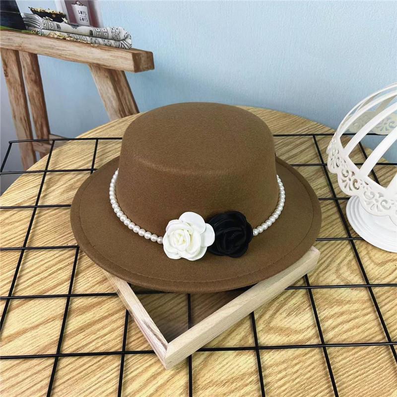 Elegant Retro British Hepburn Style French Pearl Chain Flower Wool Flat Felt Hat Fashion Women's Banquet Top Hat