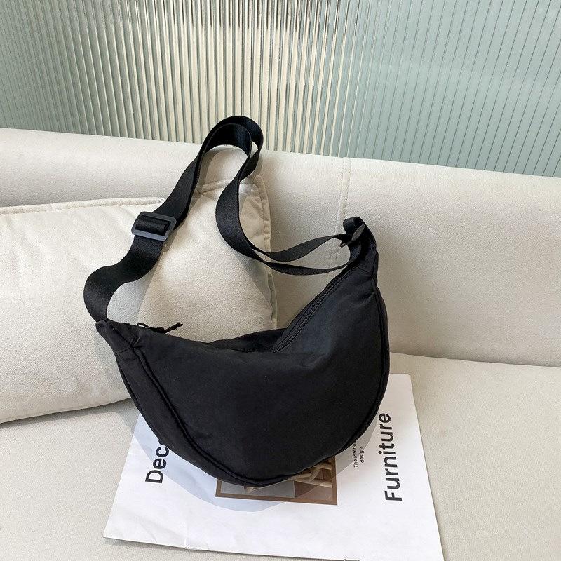 Niche Casual Men's and Women's Nylon Dumpling Bag Student Shoulder Bag Versatile Fashion New Trendy Leisure Bag