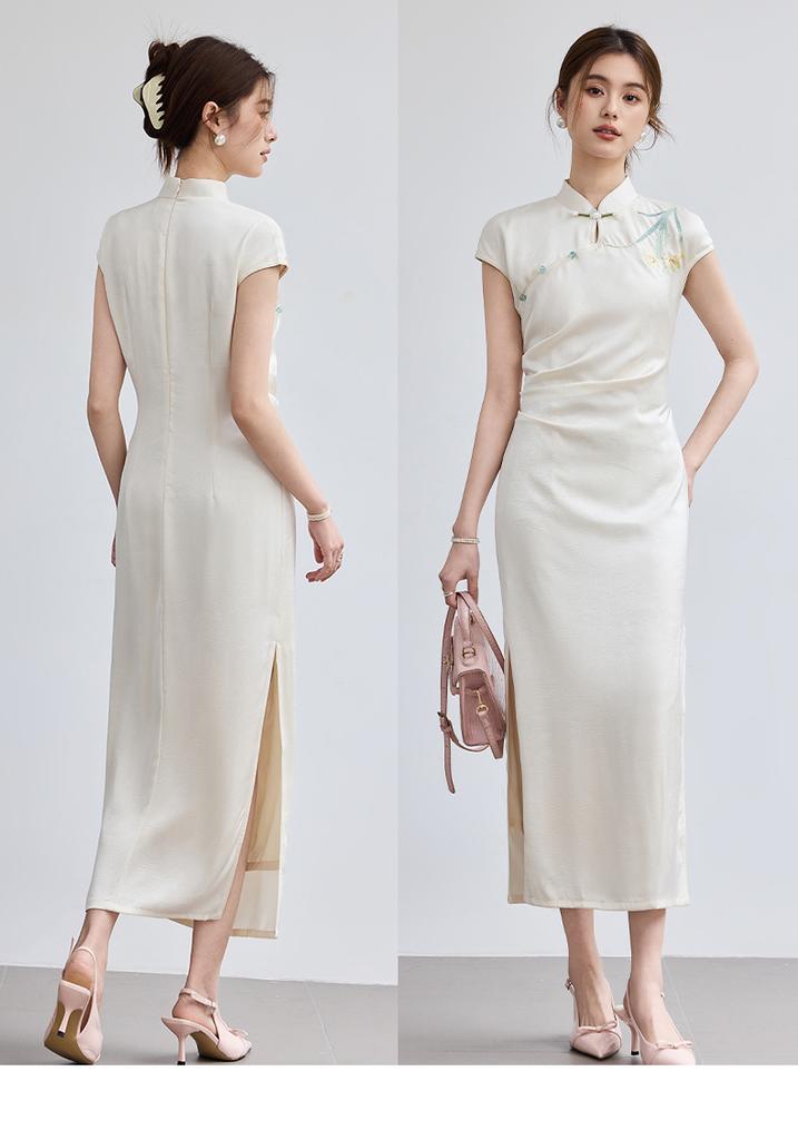 Summer "Fei Se Jin Rui" New Chinese Style Noble Atmosphere Conceals Small Bells and Shows Thinning, Green Button Yellow Flower Cheongsam Skirt