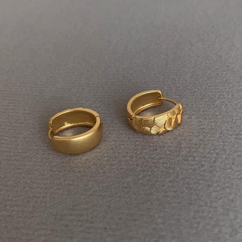 Textured Smooth Round Earrings Niche Versatile High-end Ear Buckles Fashion Light Luxury Temperament Earrings Women