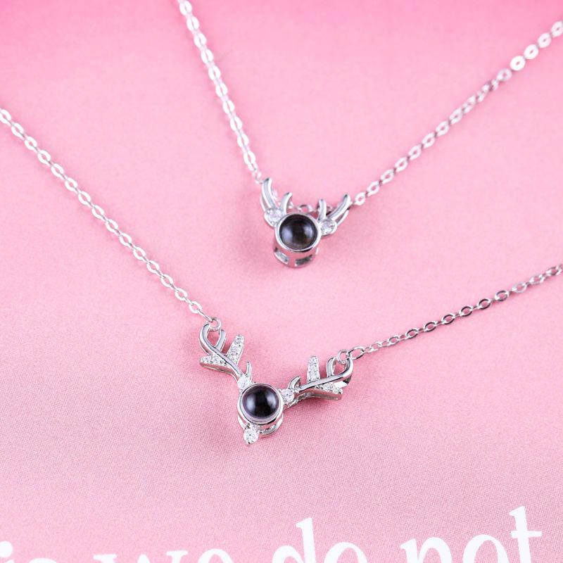 A deer has your necklace, female elk horn heart-shaped fashion niche design pendant, collarbone chain.