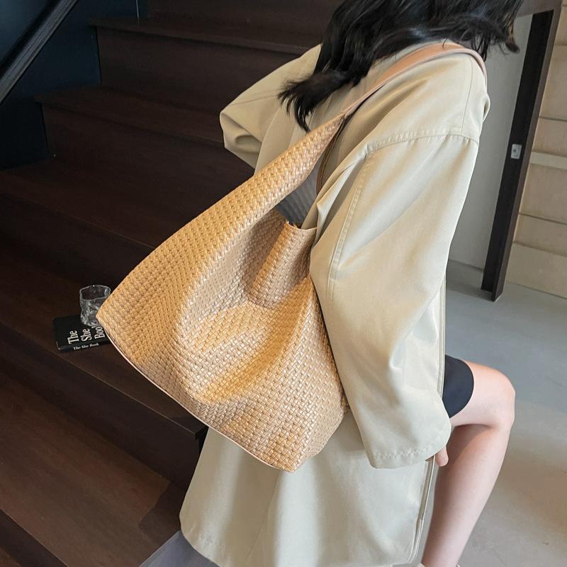 Niche retro high-end underarm commuter bag women's bag 2025 new woven tote bag fashion shoulder bag