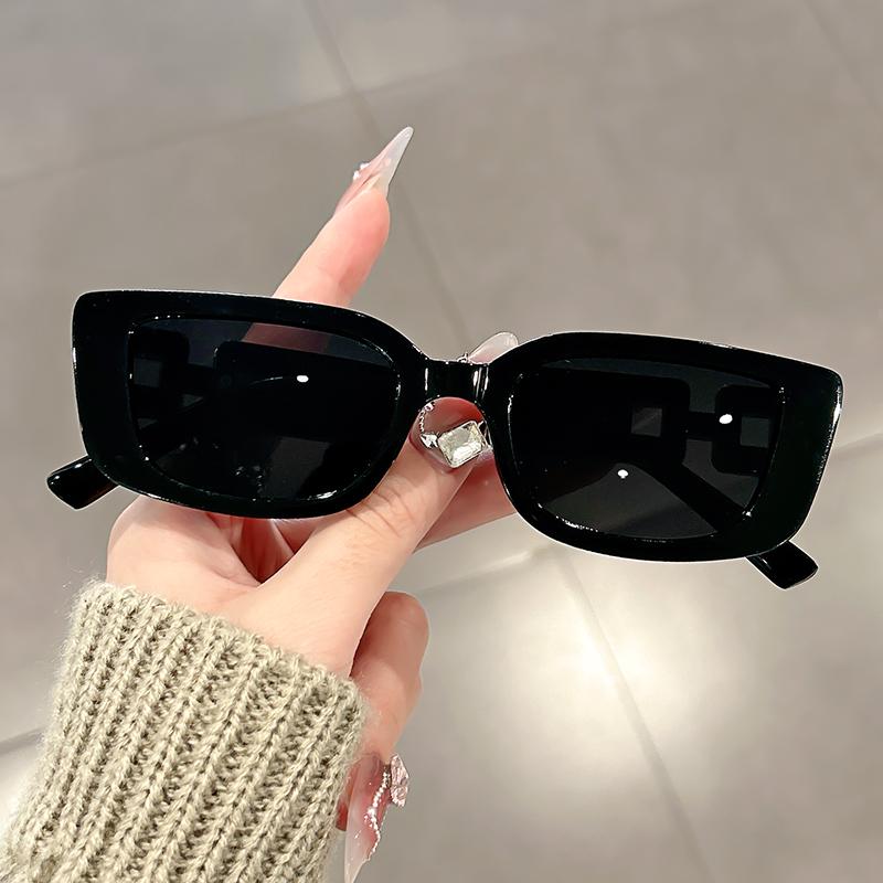 

High-End Hollowed-Out Sunglasses Fashionable And Retro Diamond Chain Small Square Frame Sunglasses
