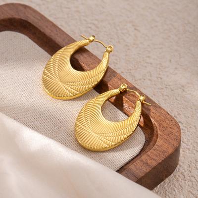 Pendientes de acero de titanio frío con hebilla de oreja circular en forma de U de estilo retro con temperamento versátil y exagerado para mujer