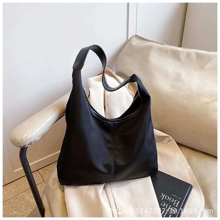 2025 New Light Luxury Lazy Style Underarm Tote Bag Niche Design Shoulder Bag Simple Casual Simple Commuter Bag