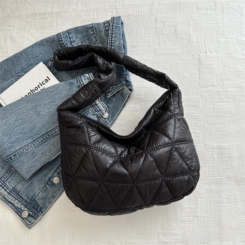 

Chic Green Crossbody Bag With Soft Texture And Versatile Design Perfect For Everyday Fashion чёрный
