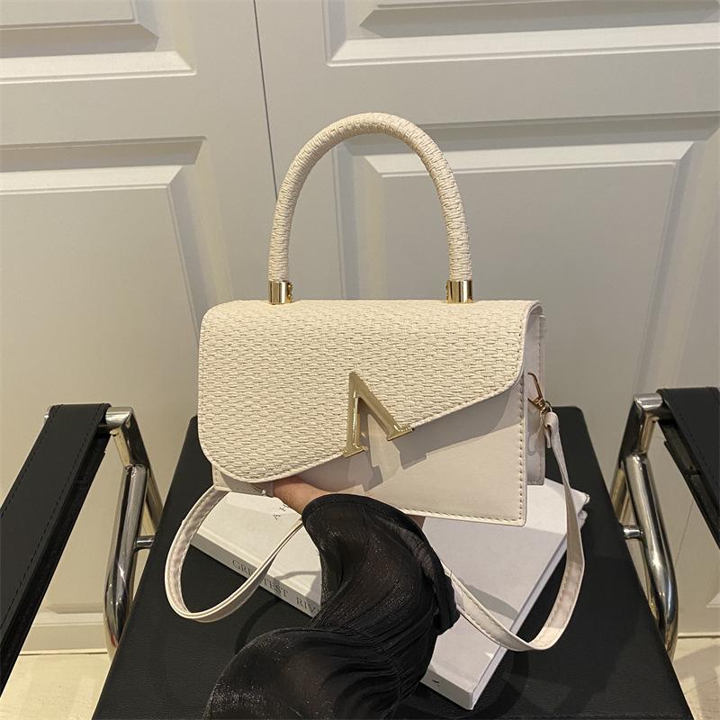 

Simple texture niche casual fashion small square bag New women s shoulder messenger bag бежевый