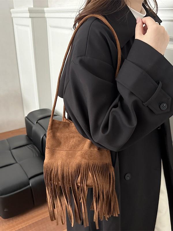 Damen Umhängetasche mit Wildlederquaste – Trendige, hochwertige und vielseitige Schultertasche