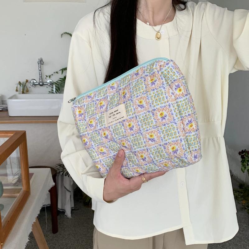 Quilted Cott Ladies Travel Storage Bag Retro Cherry Women's Cosmetic Bags Cute Design Girls Pencil Case Makeup Bag Handbags