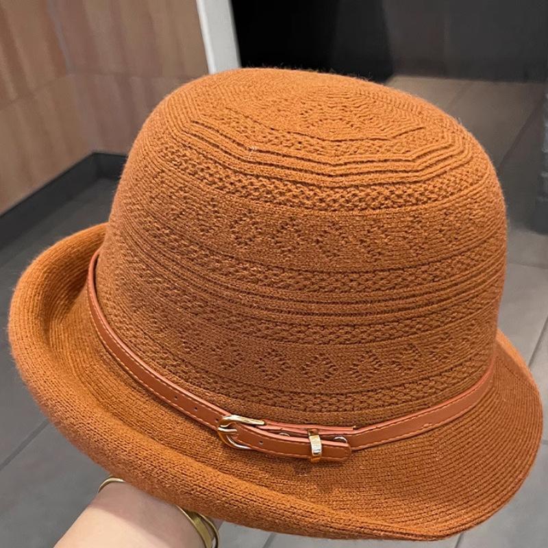 Autumn and winter new knitted basin hat women's elegant top hat upturned along the big head circumference showing the face small belt decorative bucke