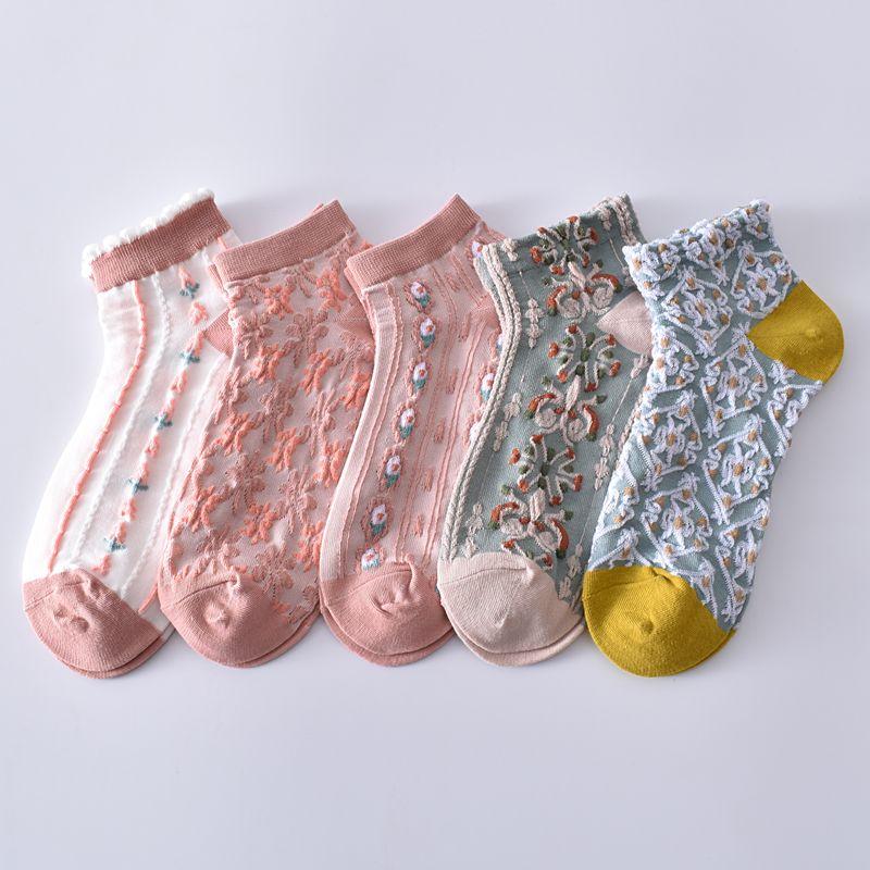 5/6PCS Hot Selling Woman Socks Ethnic Retro Vintage Harajuku Crew Socks Flower Embroidery Fashion Japanese Kawaii Cute Socks Women Gift