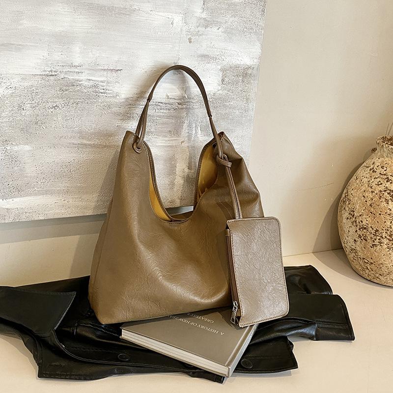 

Premium retro large-capacity bag women s 2024 new casual versatile shoulder bag tote bucket bag