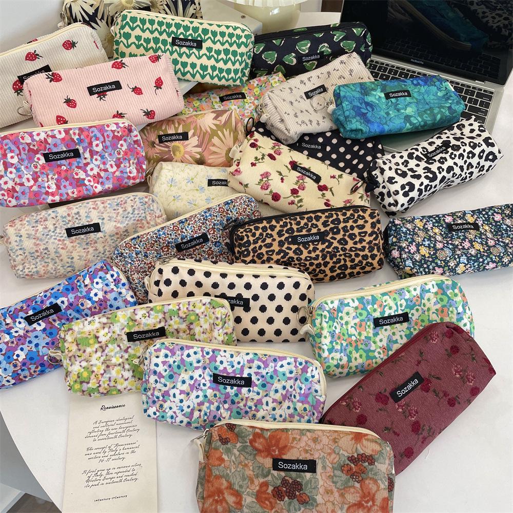 Large Capacity Retro Floral Pencil Bag - Student & Makeup Organizer