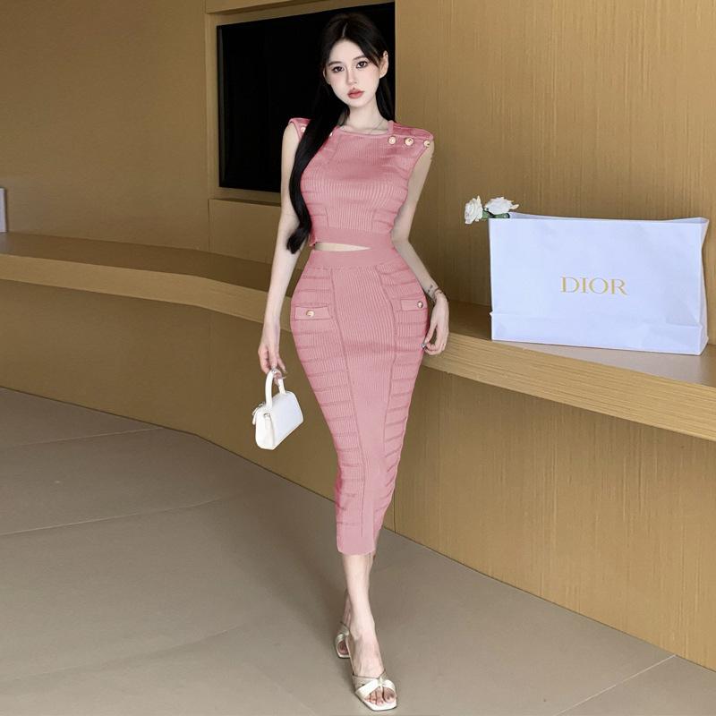 2025 temperament celebrity sleeveless vest top hip skirt knitted suit