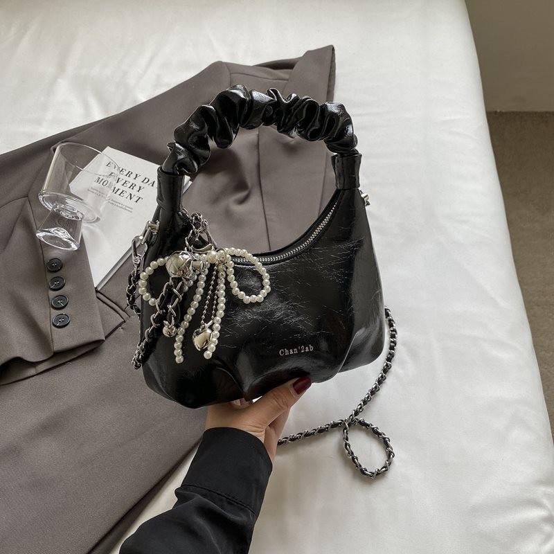 Chic And Stylish Small Wrinkled Handbag For Women Versatile Crossbody Bag In Elegant Colors чёрный