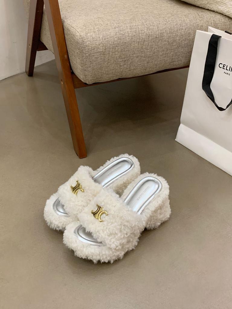 Sheep Curly Wool Slippers Women's Outer Wear 2025 New Autumn and Winter Feeling Metal Thick Bottom Heightening Small Slope Heel One-word Drag