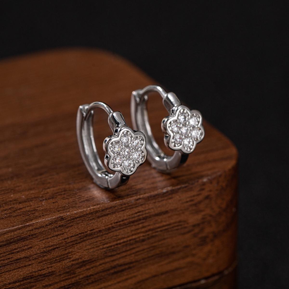 1 Pair White Copper Full Zirconia Classic Flower Ear Buckles Unisex Fashion Jewelry for Daily Casual & Holiday Vacation Wear 1 pair
